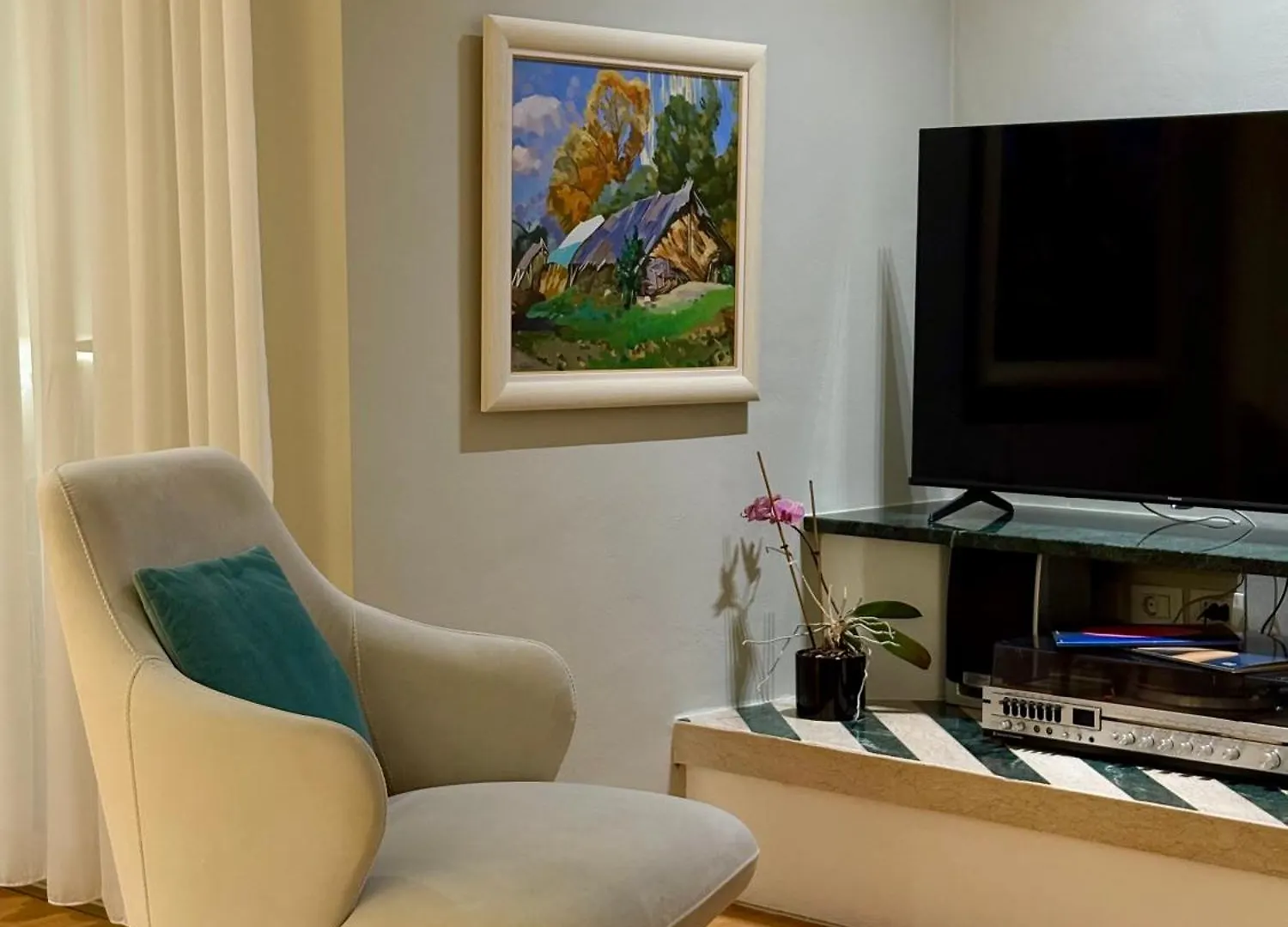 The Pebble Couch Apartment Tirana